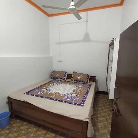 Awadh Guest House Ayodhya Buitenkant foto