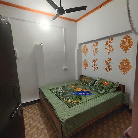 Awadh Guest House Ayodhya Buitenkant foto