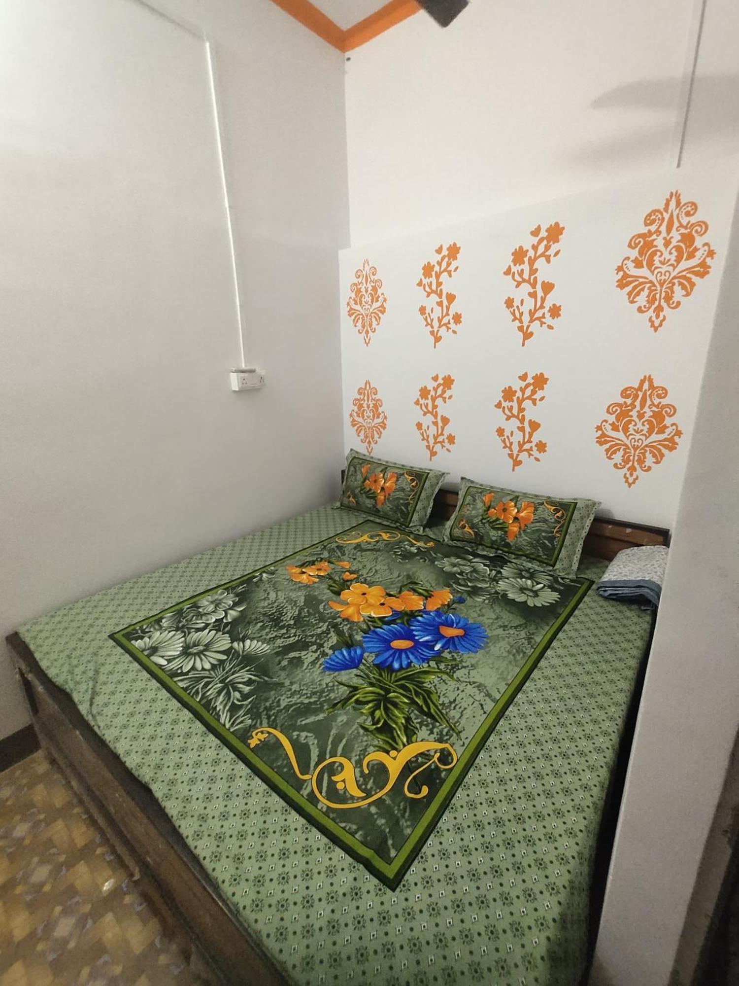Awadh Guest House Ayodhya Buitenkant foto